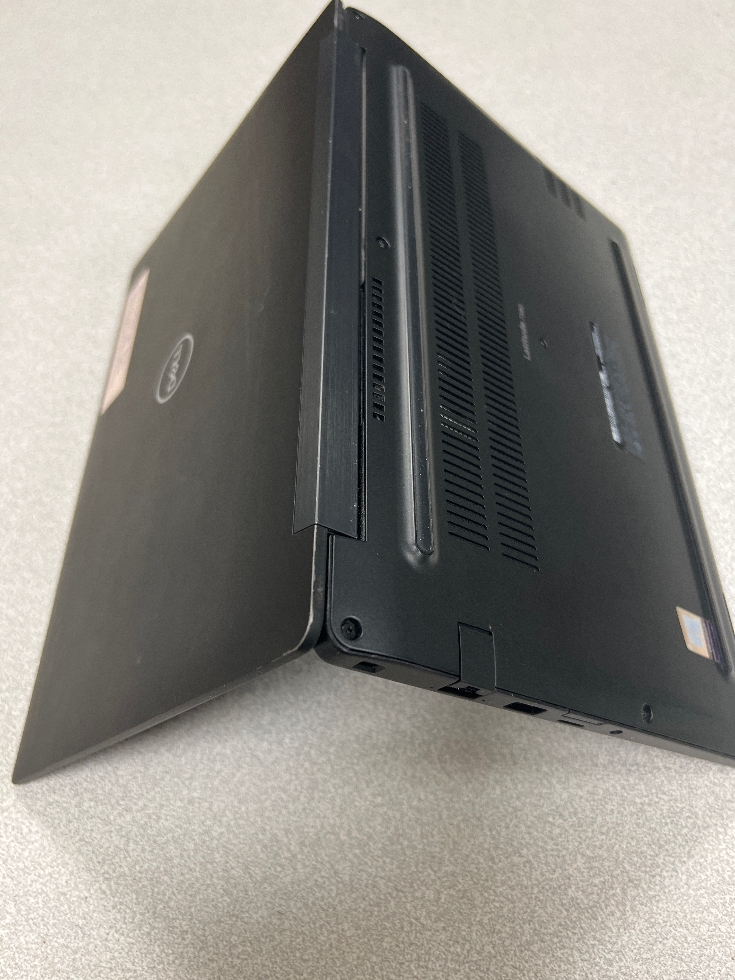 DELL Portable Latitude 7390 8Go