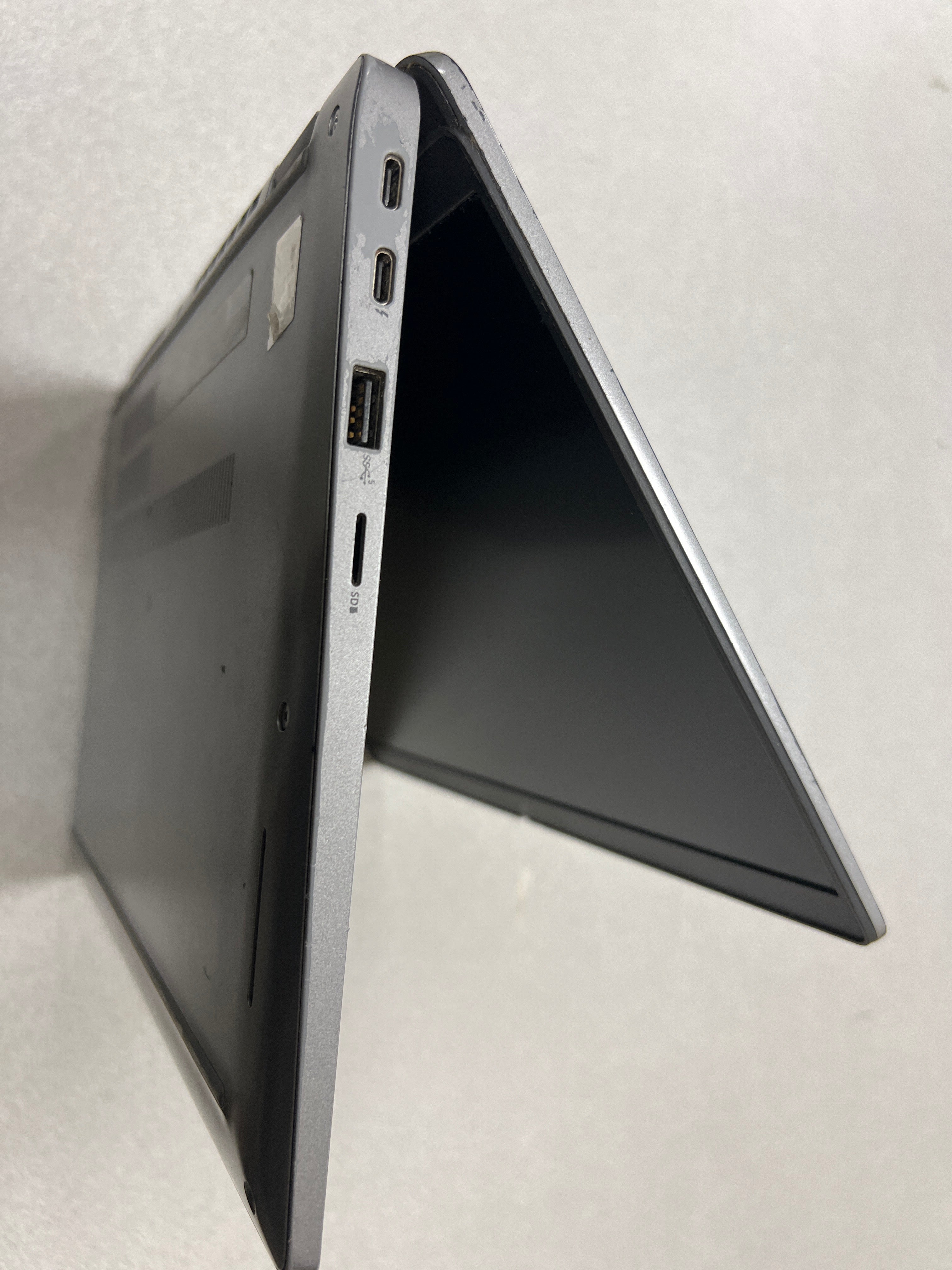 DELL Portable Latitude 5330